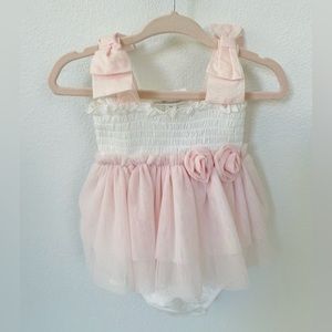 NWT Miniclasix Girls Ivory Smocked Romper - Size 6 months